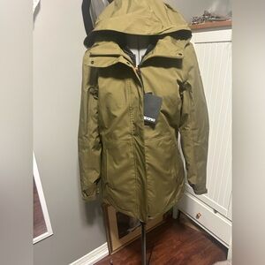 NWT Women’s 3 in 1 Transitional Jacket. Size Medium.